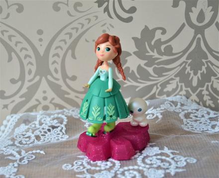 Figúrka princezná anna so stojanom,