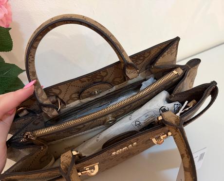 Elegantná kabelka guess z kolekcie lorelei, guess