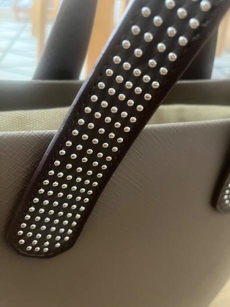 Justo kabelka, ju´sto