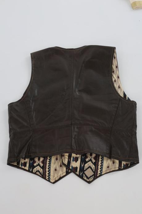 Bunda kožená, vesta, biely oblek a ine, xl