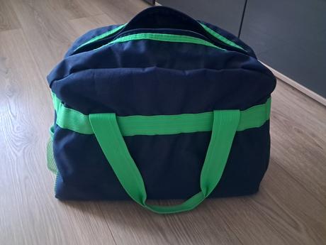 Väčšia taška sam, 