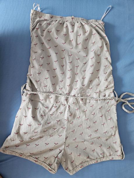 Overal s plameniakmi, xs