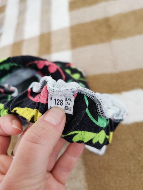 Pudlove kraťasy, 128