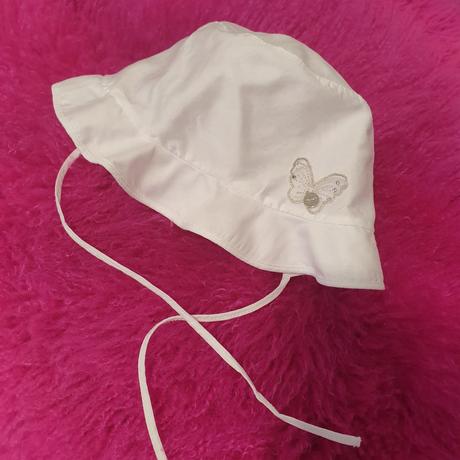 Biely letný klobúčik, 74