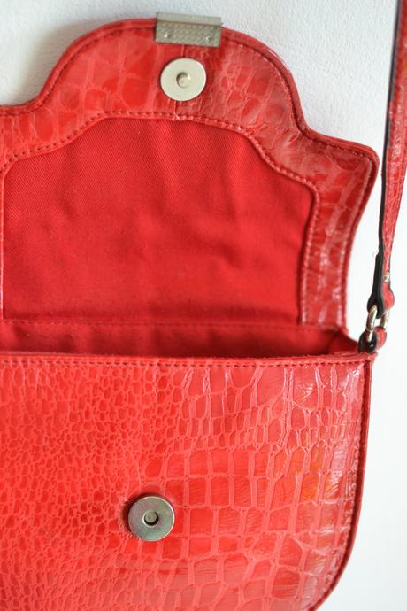 Červená kabelka, mango