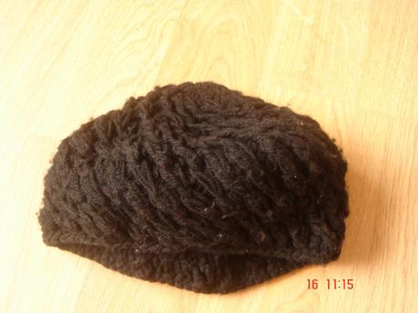 Cierna hruba pletena baretka, m