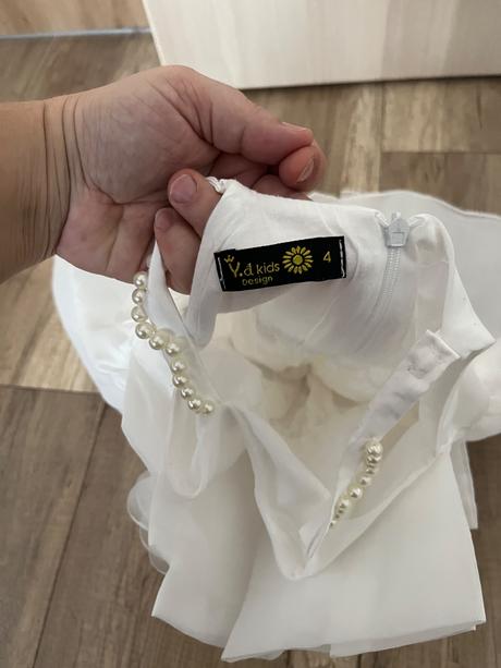 Príležitostne šaty pre dievča, 104