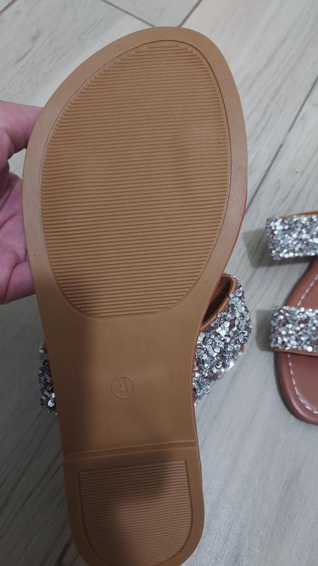 Trblietave slapky, 39