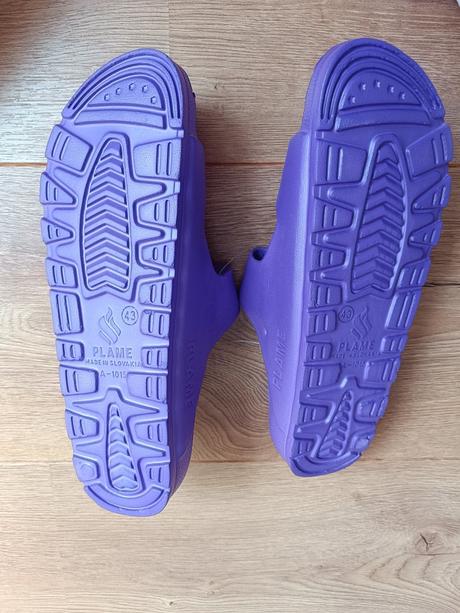 Fialove slapky 43, 43
