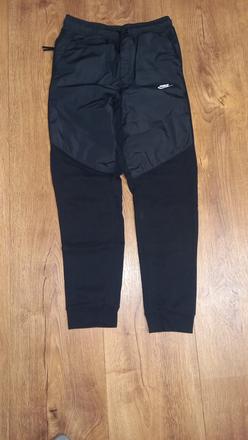Cierne teplaky, nike,158