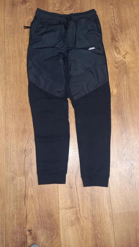 Cierne teplaky, nike,158