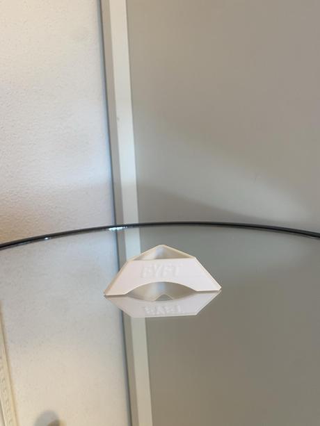 Biely stojan na rubikove kocky top stav, 