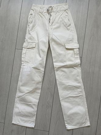 Bledunko krémové kapsáčové nohavice, pull&bear,32