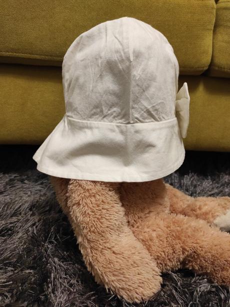 Klobúčik pre paradnicu, 62