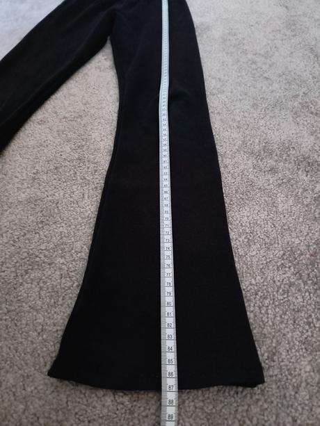 Teplé nohavice, 140