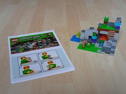 21141 lego minecraft - jaskyňa so zombie, 