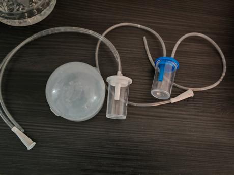 Odsavacky na soplik a krabicka na cumlik, 