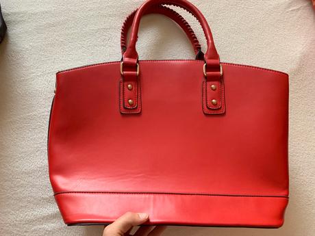 Červená kabelka,