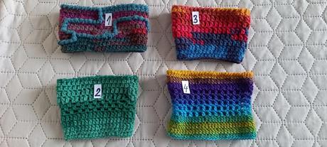 Malé háčkované návleky na kvetináče, 