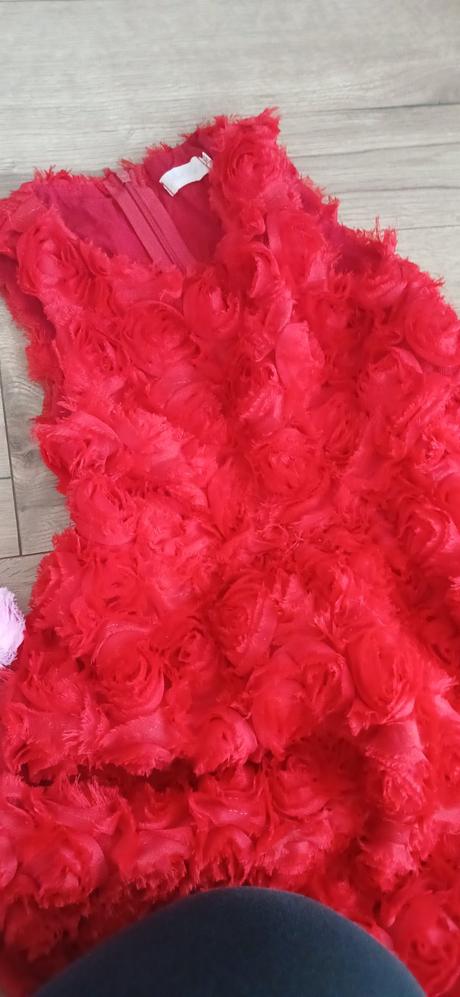 Predám krásne ružové šaty, 110