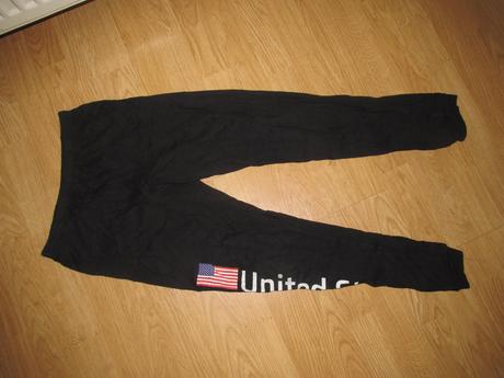 Čierne legíny s nápisom na boku v. 152, sinsay,152