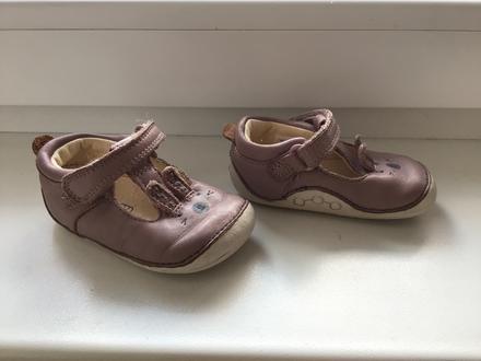 Celokožené prvé topanocky, clarks,18