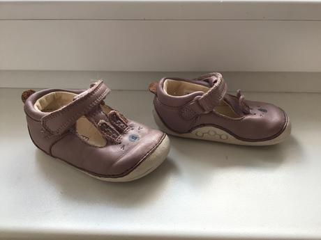 Celokožené prvé topanocky, clarks,18