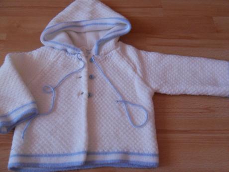 Svetrik pre dievc.na 12 mes. 4 eur, 80