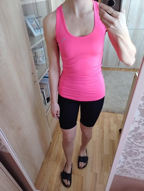 Neónovo ružové a čierne tielko na šport, puma,s