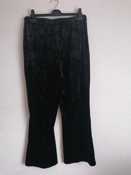 Zamatové nohavice, 44