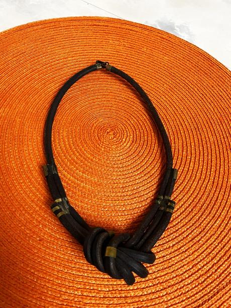 Kožený náhrdelník + náušnice, 