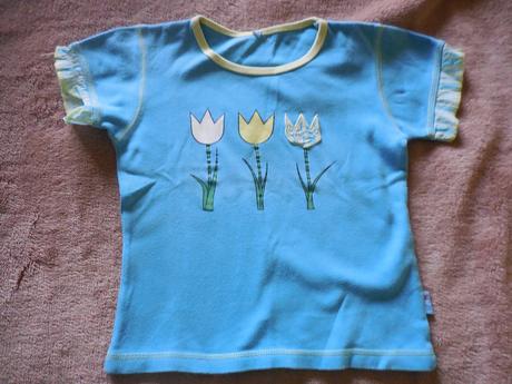 Tyrkysové tričko s tulipánmi, 104