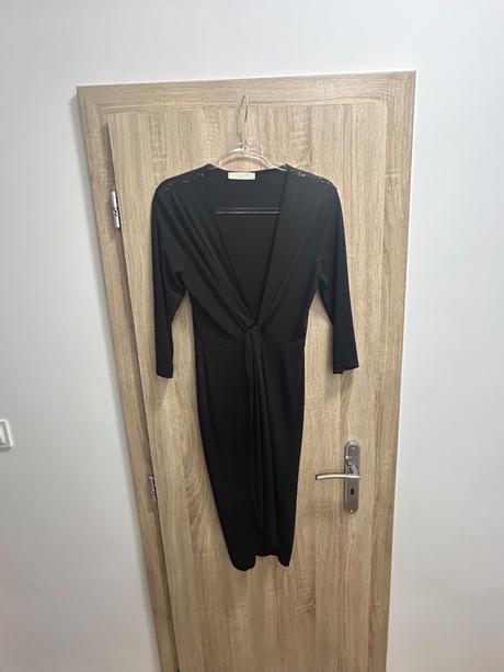 Malé čierne šaty, m