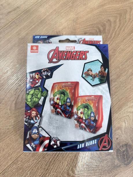 Disney rukávniky a kolesa na plávanie,