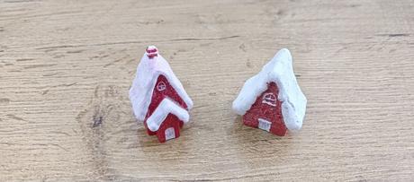 Domček - zimná červená- 35x45 mm, 