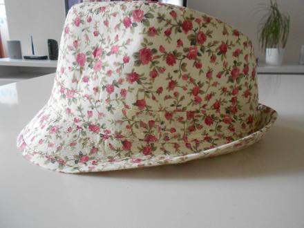 Kvetinkový klobúk-nový, matalan,110
