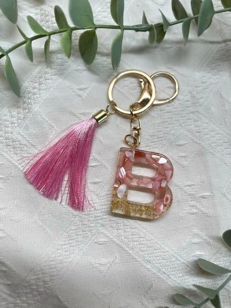 Ručne vyrobené živicové kľúčenky, 