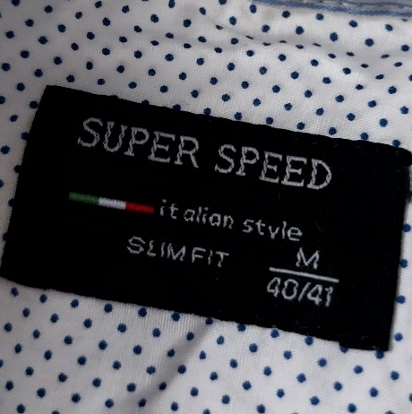 Elegantná bodkovaná slim fit košeľa, 40