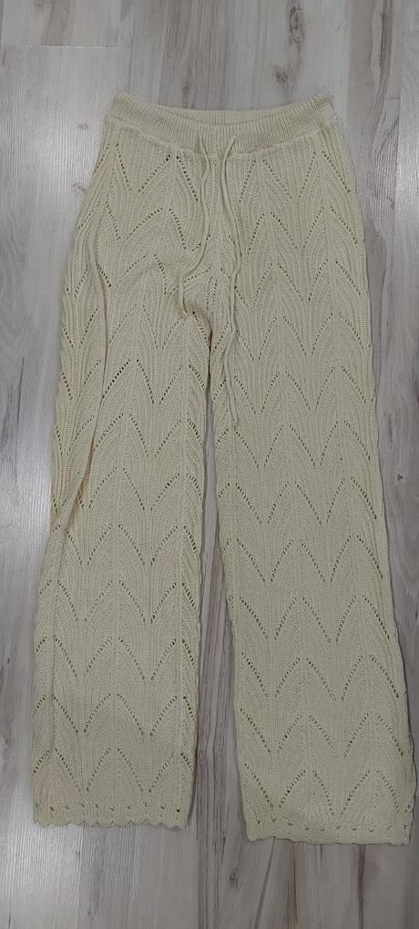 Krásne strikovane plážové nohavice, s