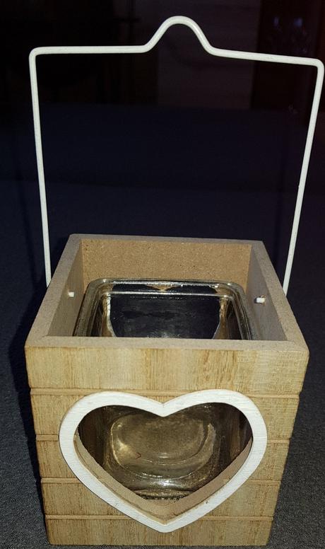 Svietnik srdiecko aj na zavesenie,