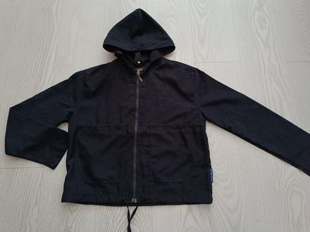 Tenká čierna bunda na zips, 158