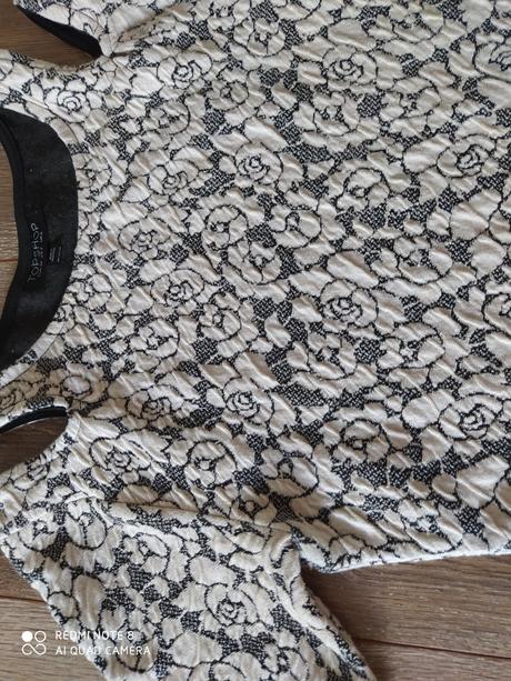 Kvetinové šaty, 38