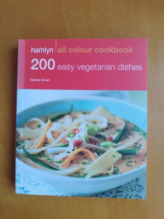 Kniha 200 lahkych vegetarianskych receptov,