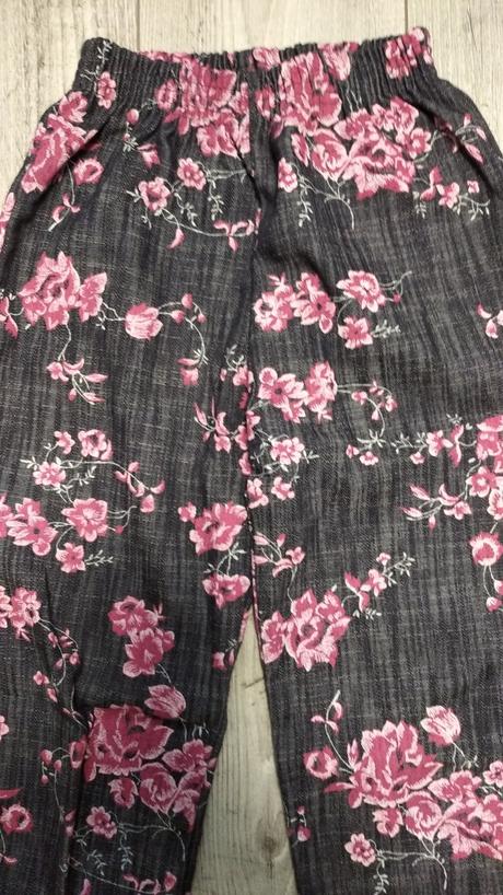 Kvetinkové nohavice, 134