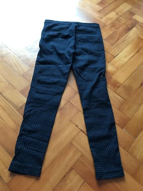 Čierne dámske nohavice reserved s jemným vzorom, reserved,40