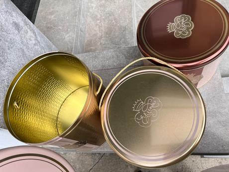 Veľké plechové krabice na odkladanie vecí, 