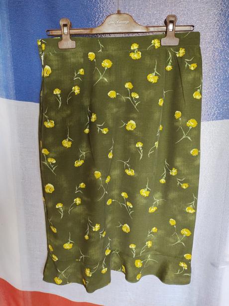 Sukňa s elegantným volánom, m