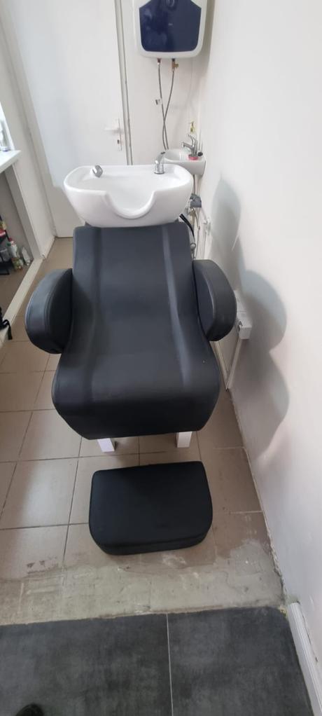 Kadernicky umyvaci box s umývadlom,