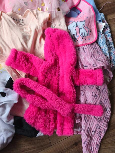 New born llorens s veľkou kopou doplnkov, 