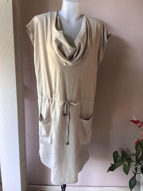 Krasne saty tu /94a, 42